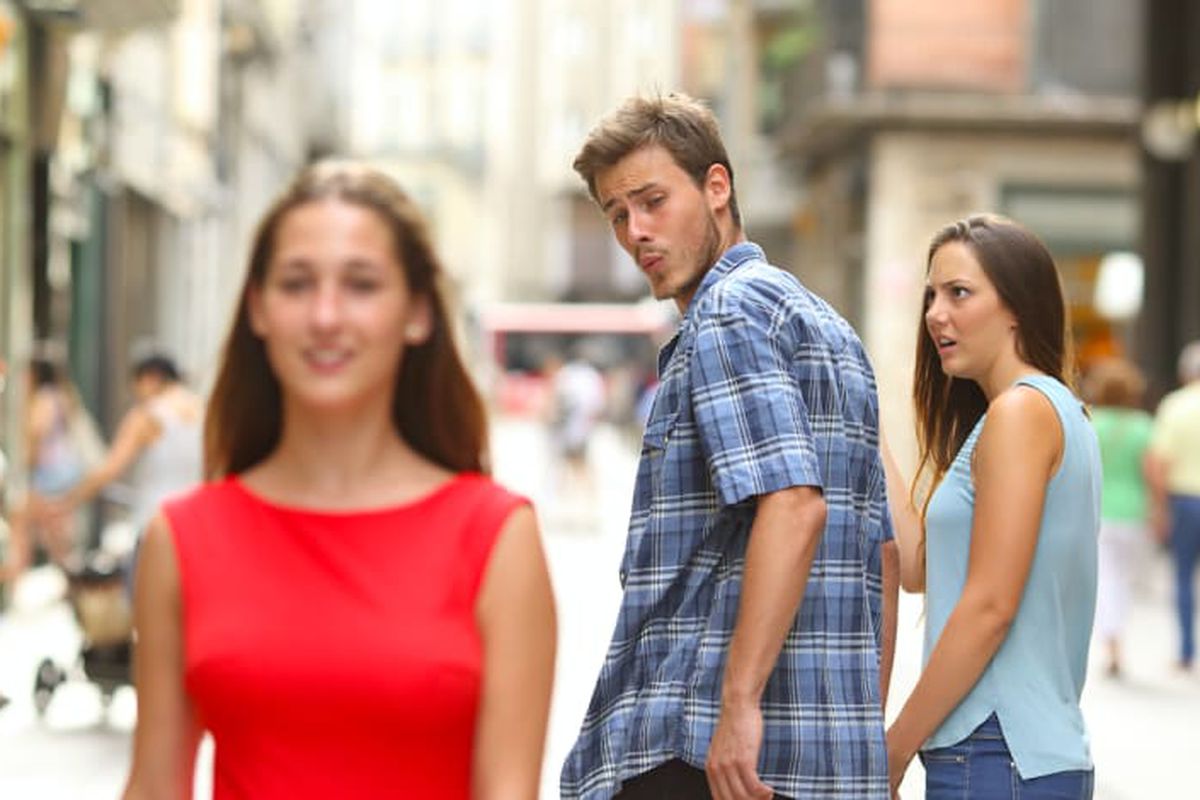 Distracted Boyfriend meme about Khalo